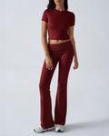Completo da salotto con crop top e pantaloni svasati