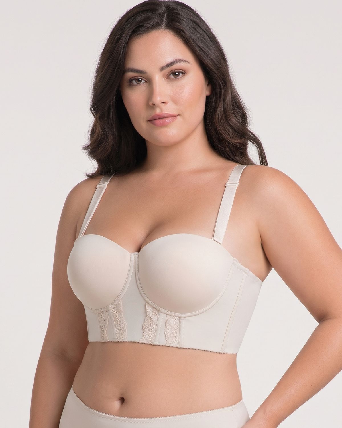 Il reggiseno senza spalline con schienale basso 