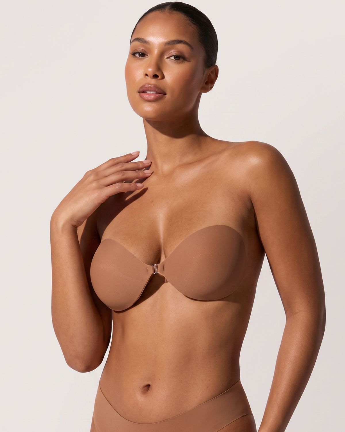 Reggiseno invisibile adesivo con chiusura frontale 