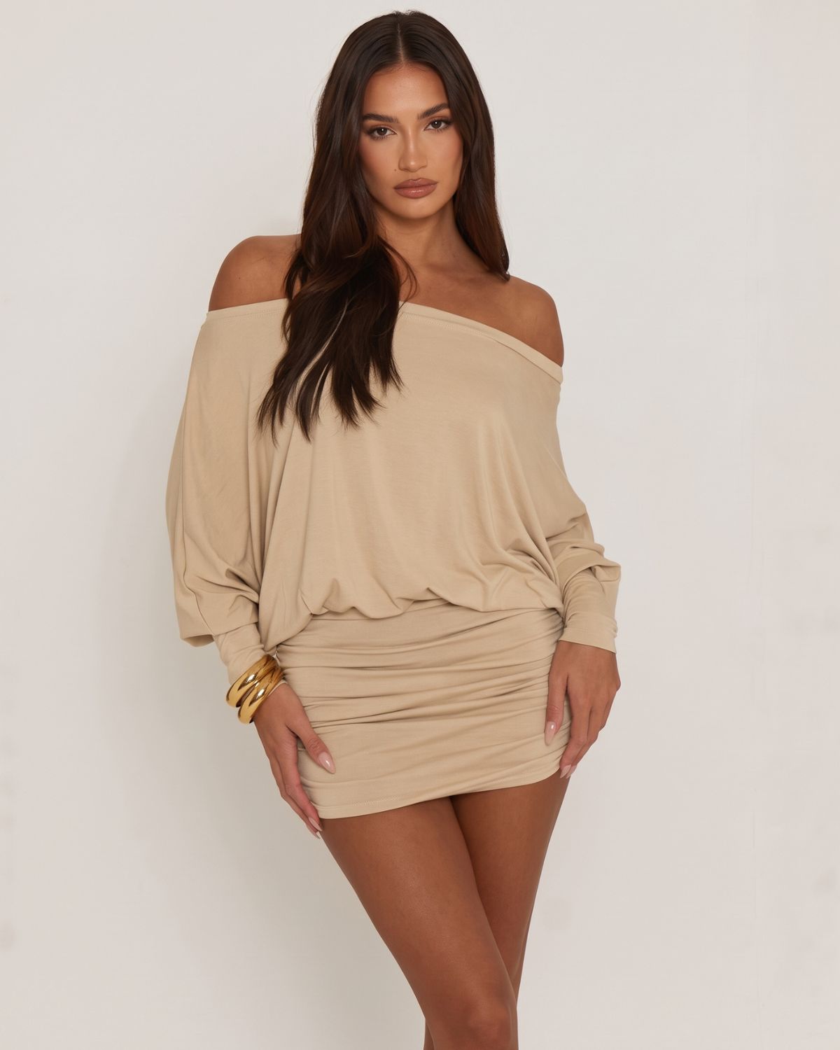 Completo top corto e pantaloncini con bottoni sul davanti