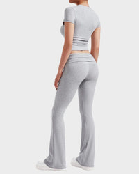 Completo da salotto con crop top e pantaloni svasati