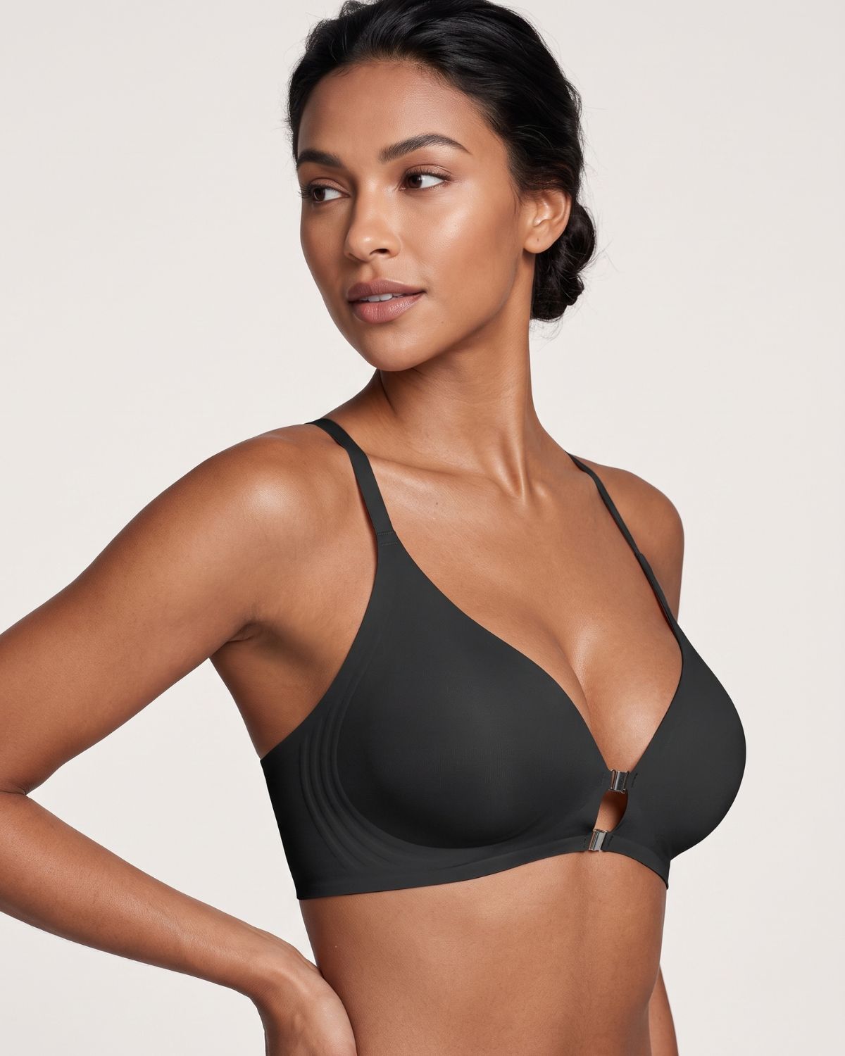 Reggiseno senza ferretto, senza cuciture, con chiusura anteriore e spalline incrociate sulla schiena