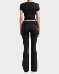 Completo da salotto con crop top e pantaloni svasati
