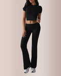 Completo da salotto con crop top e pantaloni svasati