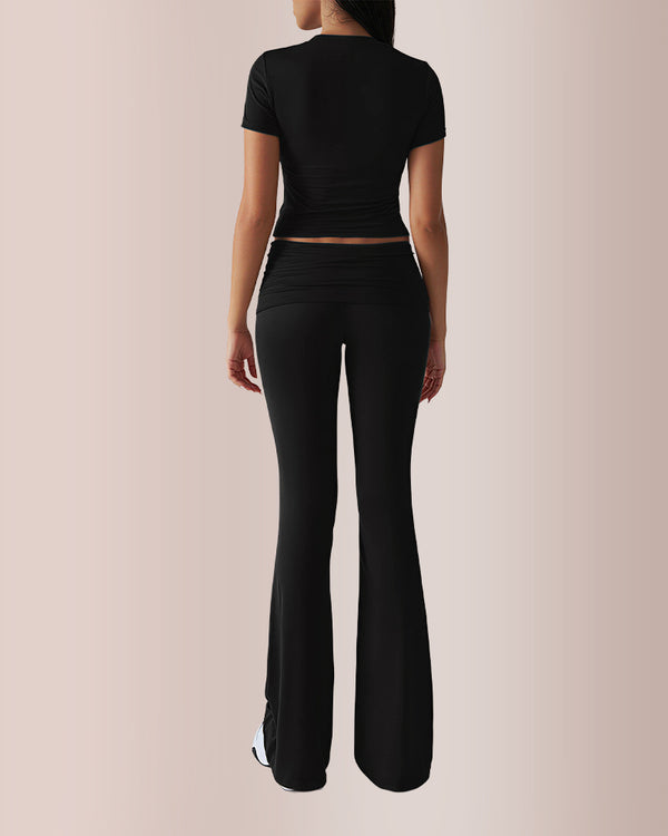 Completo da salotto con crop top e pantaloni svasati