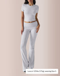 Completo da salotto con crop top e pantaloni svasati