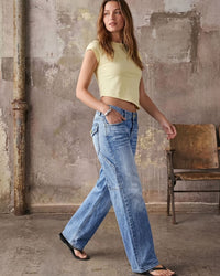 Multi-Pocket Mid-Rise Straight-Leg Jeans