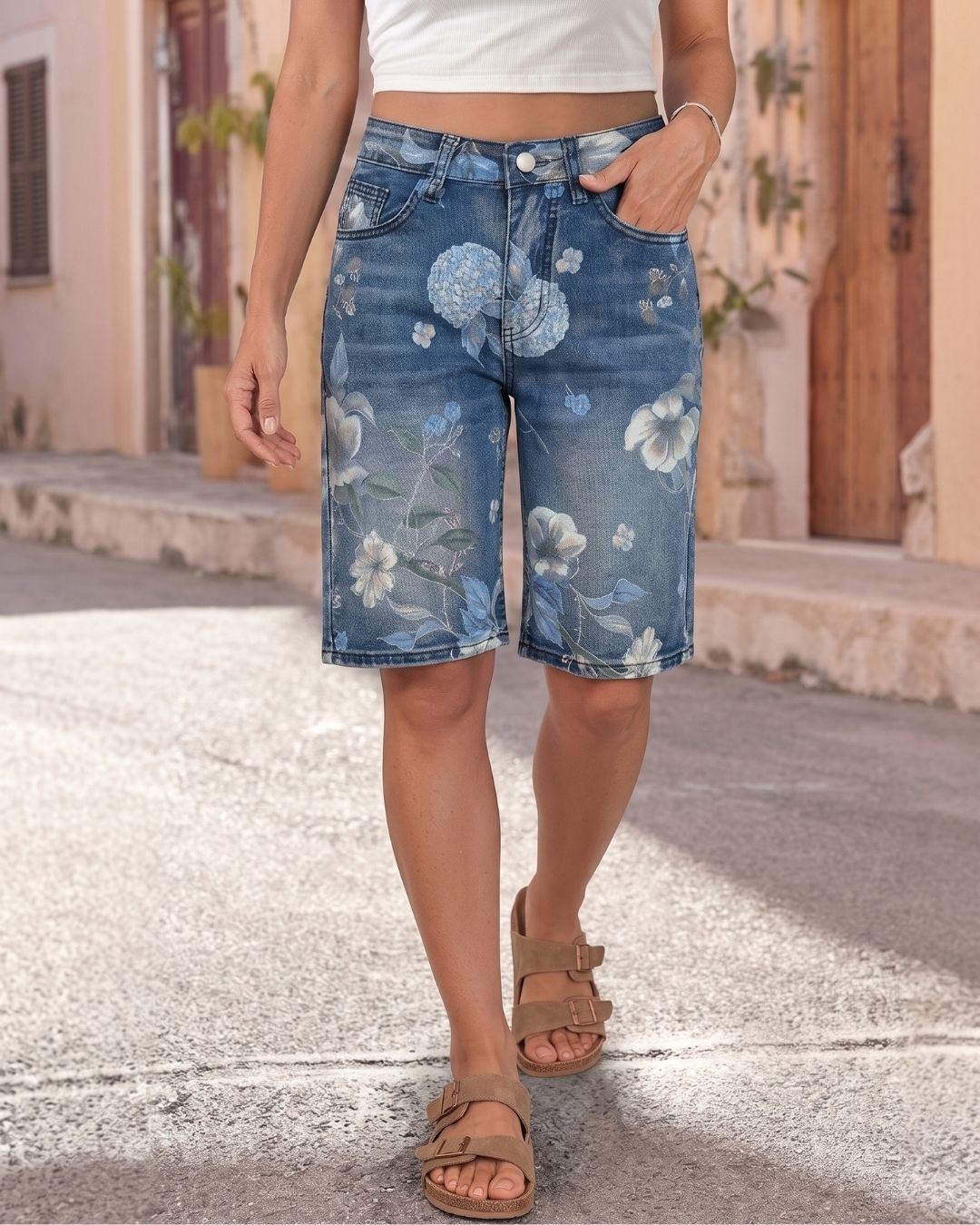 Shorts di jeans a vita alta floreali