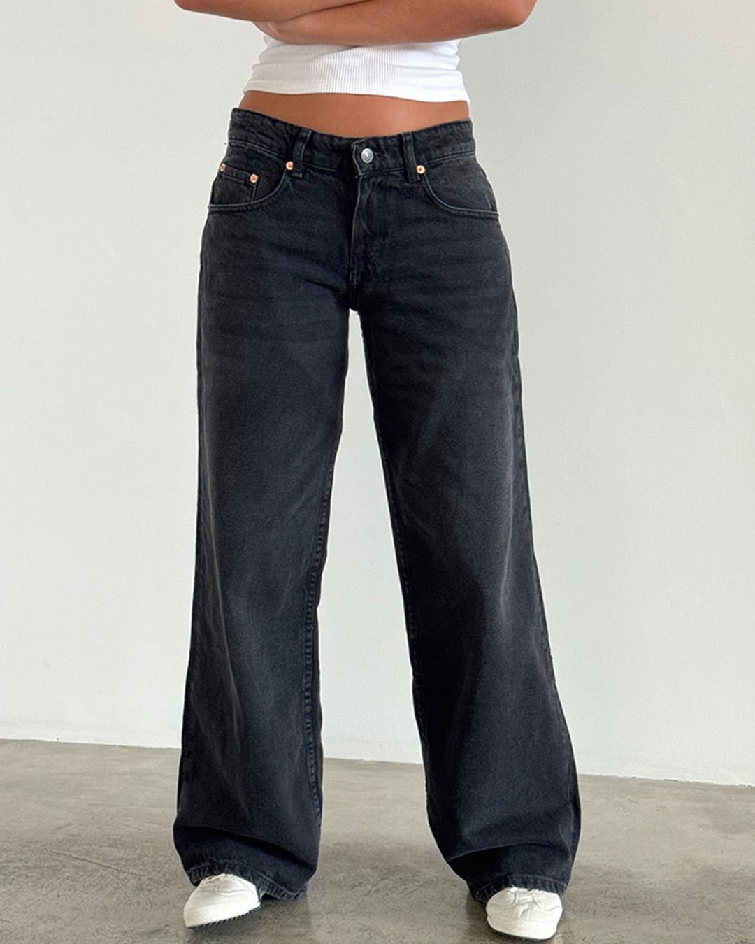 Raw-Hem Mid-Rise Cropped Straight Jeans