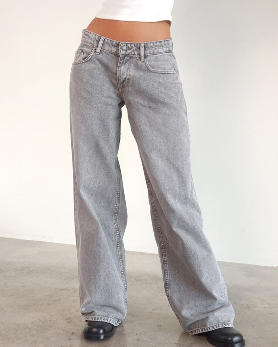 Raw-Hem Mid-Rise Cropped Straight Jeans