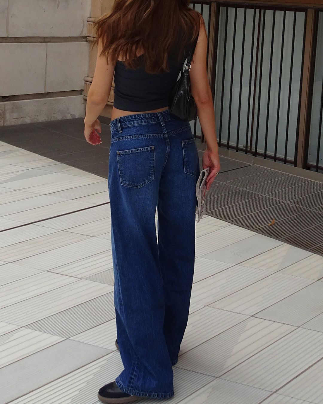 Raw-Hem Mid-Rise Cropped Straight Jeans