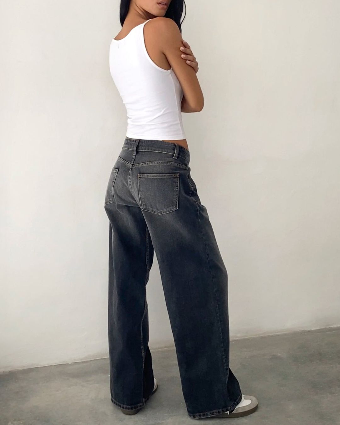 Raw-Hem Mid-Rise Cropped Straight Jeans