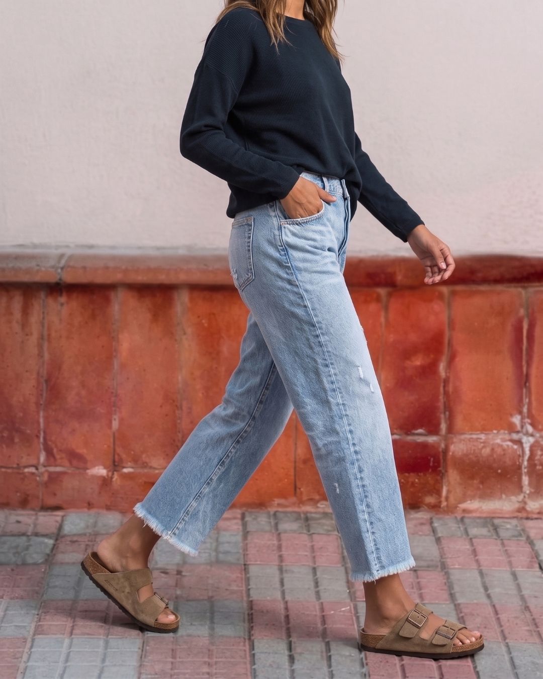 Raw-Hem Mid-Rise Cropped Straight Jeans