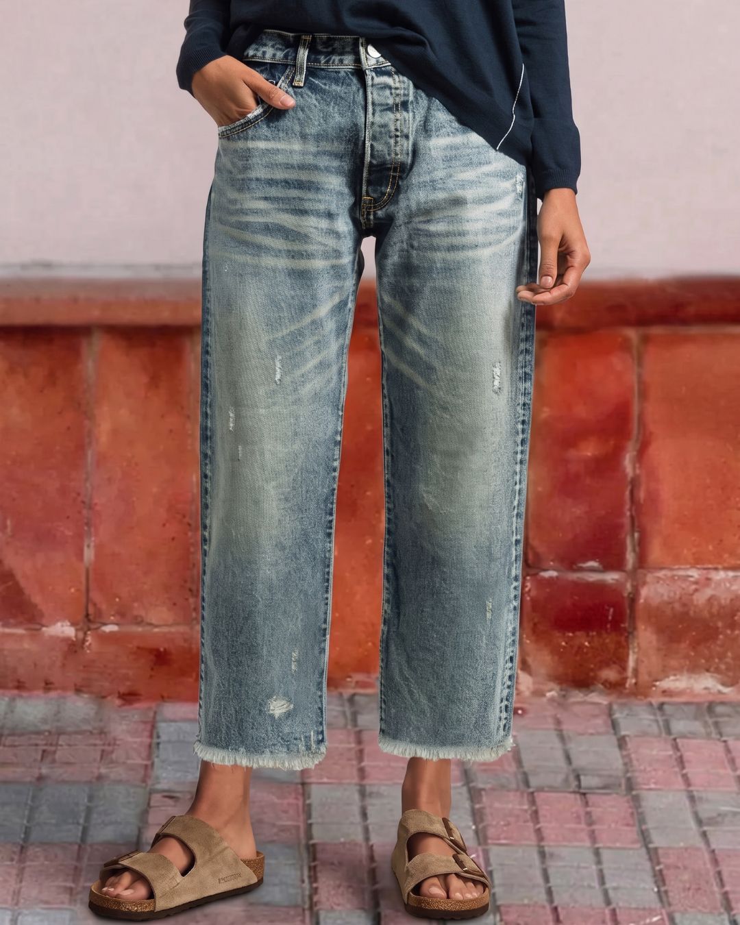 Raw-Hem Mid-Rise Cropped Straight Jeans