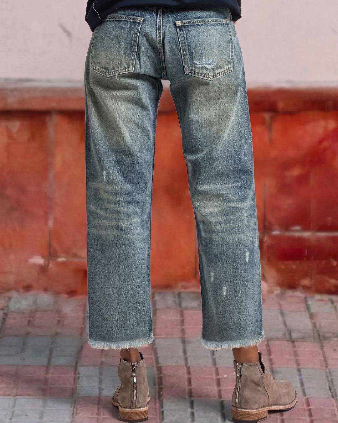 Raw-Hem Mid-Rise Cropped Straight Jeans