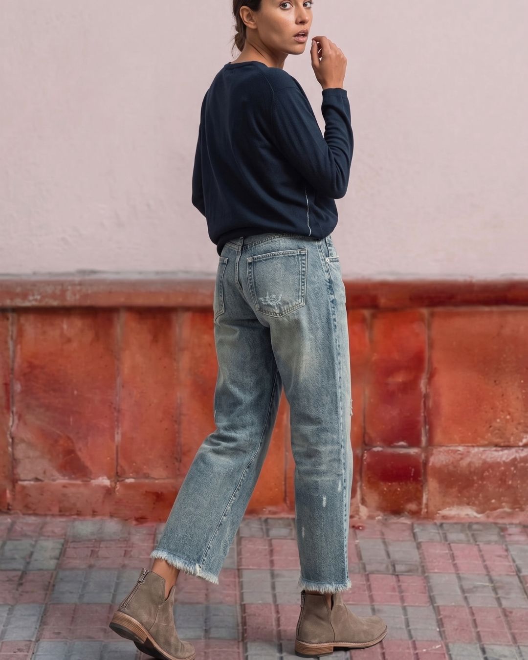 Raw-Hem Mid-Rise Cropped Straight Jeans