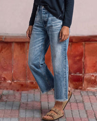 Raw-Hem Mid-Rise Cropped Straight Jeans