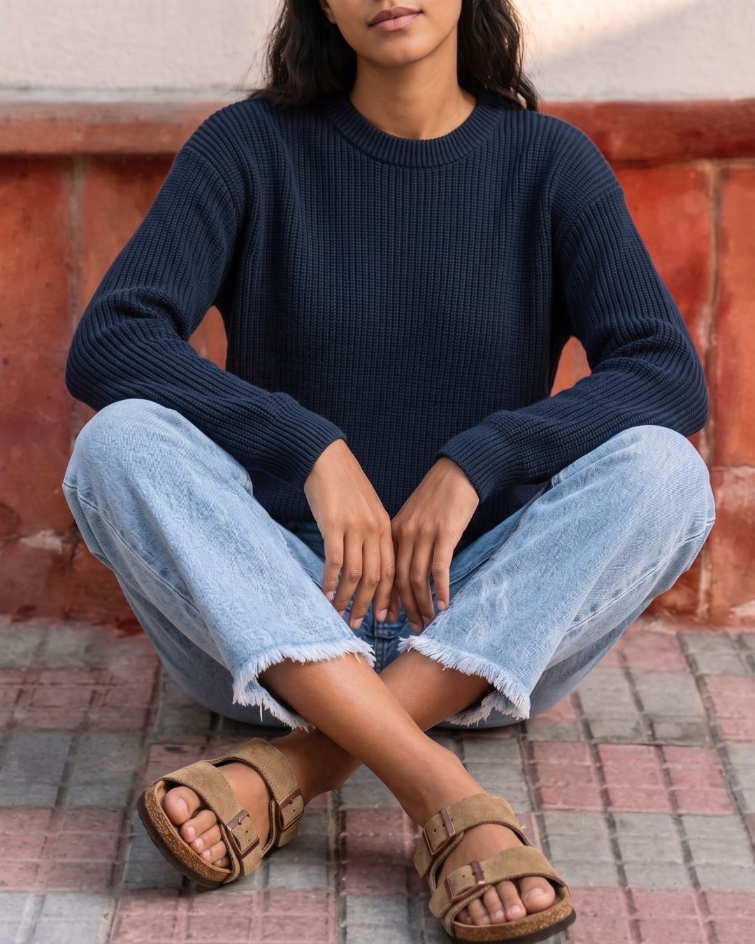 Jeans dritti cropped a vita media con orlo sfrangiato