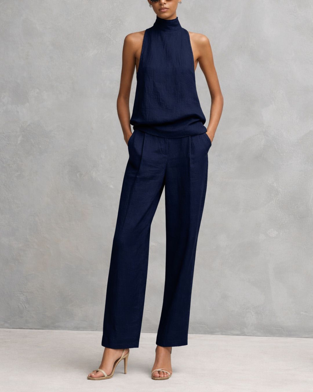 Completo elegante con scollo tondo