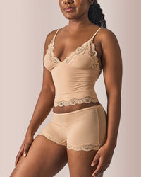 Conjunto de camisola y pantalón corto con ribete de encaje 