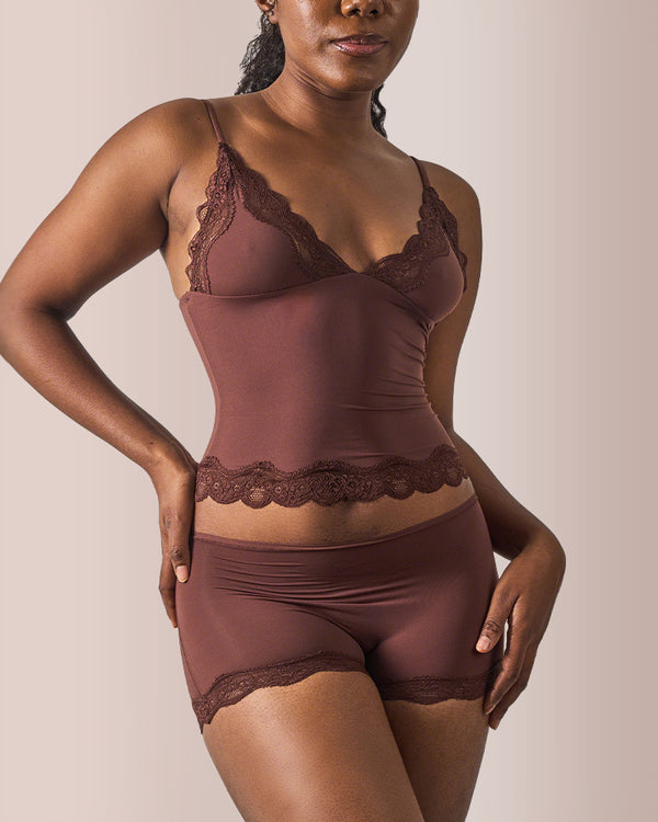 Conjunto de camisola y pantalón corto con ribete de encaje 