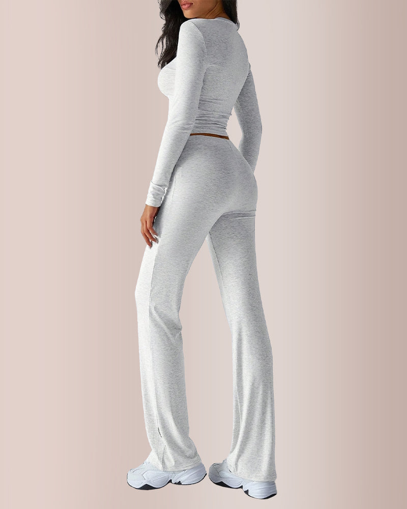Conjunto de estar por casa con top corto y pantalón acampanado