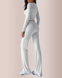 Conjunto de estar por casa con top corto y pantalón acampanado