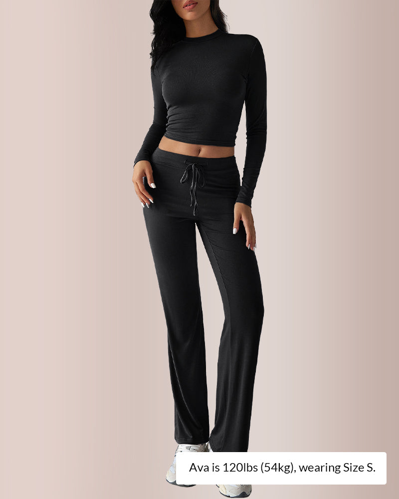 Conjunto de estar por casa con top corto y pantalón acampanado