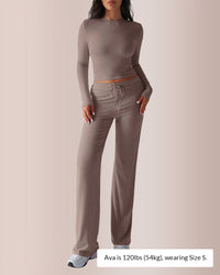 Conjunto de estar por casa con top corto y pantalón acampanado