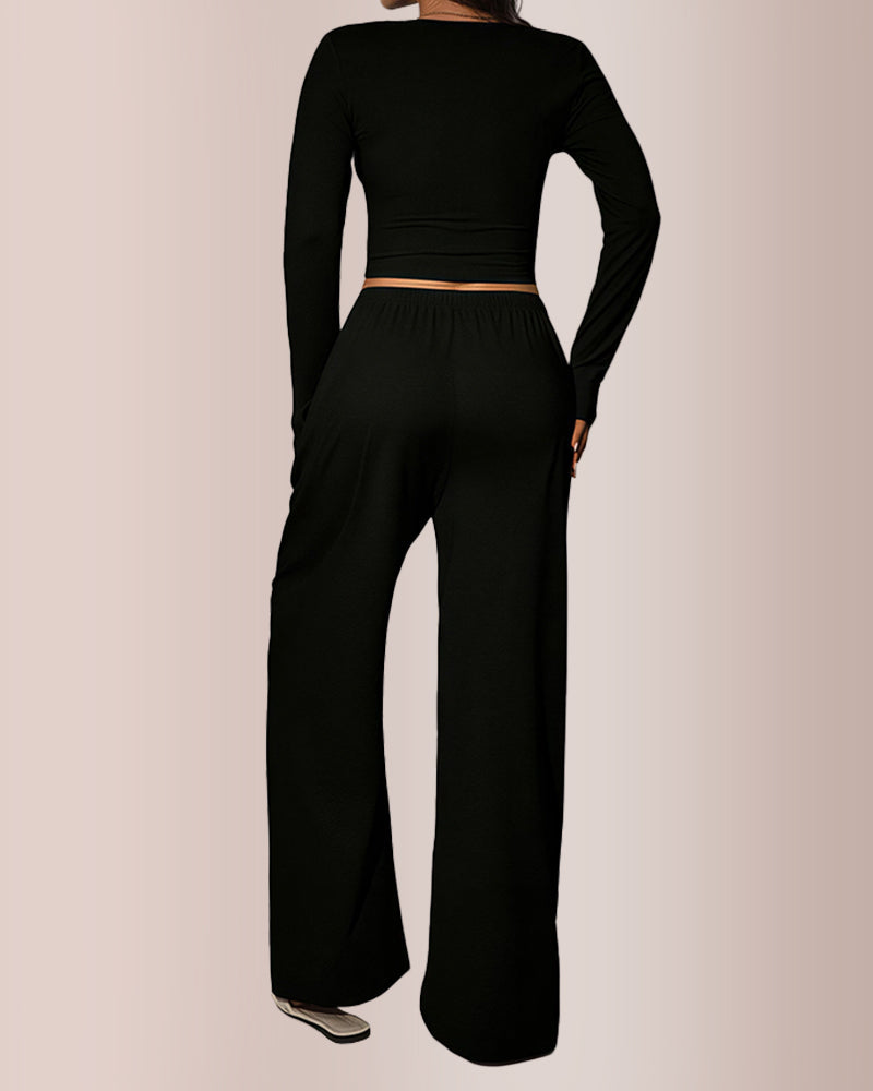 Conjunto de estar por casa con top corto y pantalón acampanado