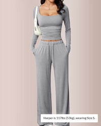 Conjunto de estar por casa con top corto y pantalón acampanado