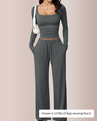 Conjunto de estar por casa con top corto y pantalón acampanado