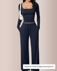 Conjunto de estar por casa con top corto y pantalón acampanado