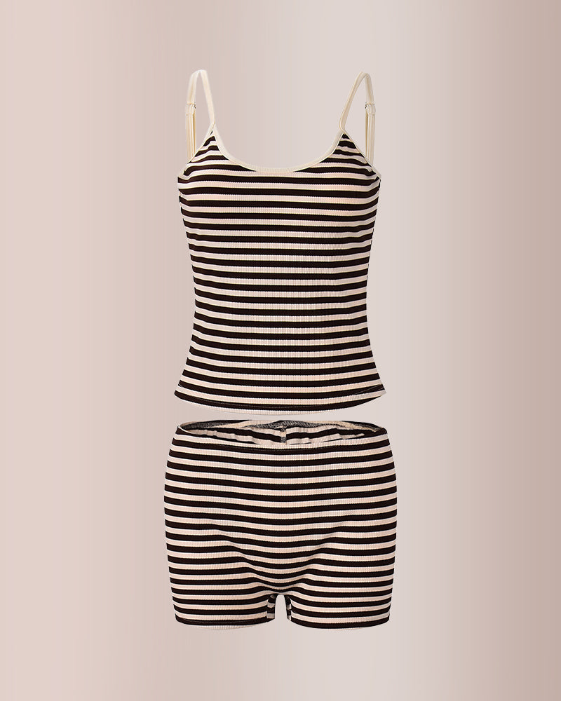 Conjunto de salón de camisola y pantalones cortos a rayas 