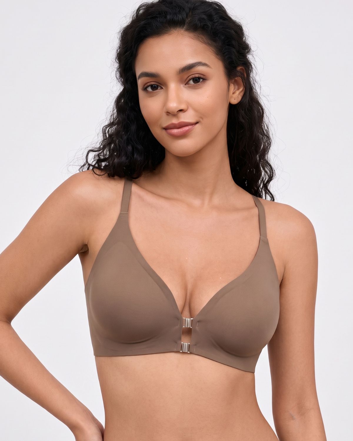 Reggiseno senza ferretto, senza cuciture, con chiusura anteriore e spalline incrociate sulla schiena